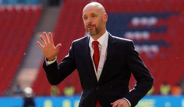 “Манчестер Юнайтед” яна уч футболчини оладиган бўлди