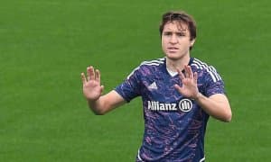 Суперклуб машҳур футболчини машғулотлардан четлатди