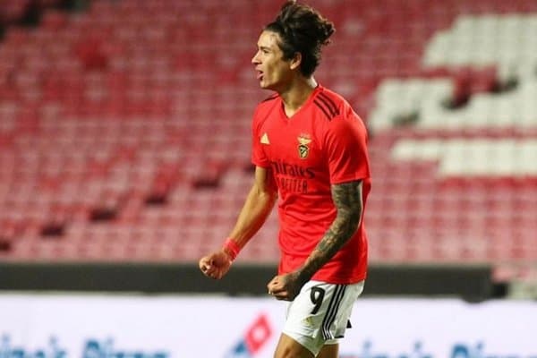 Кўп гол урадиган ҳужумчини Англияда кутишмоқда