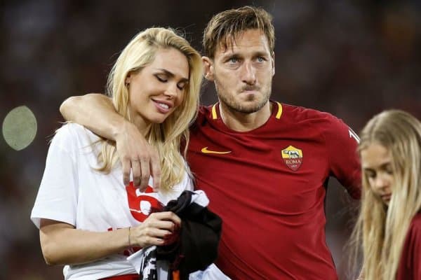 “Рома” афсонаси собиқ рафиқасини ўғриликда айблади