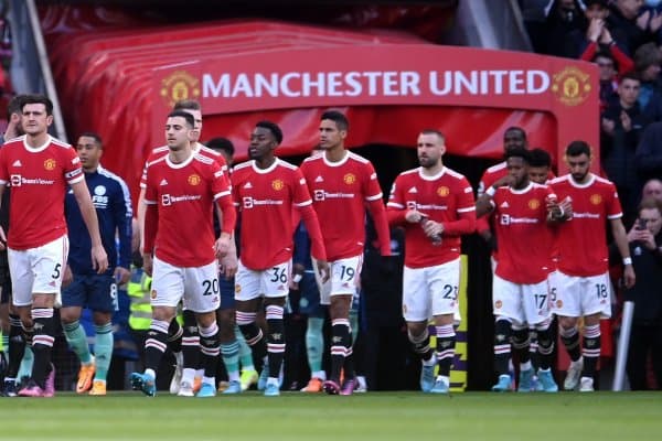 “Манчестер Юнайтед” 15 нафар футболчидан воз кечди