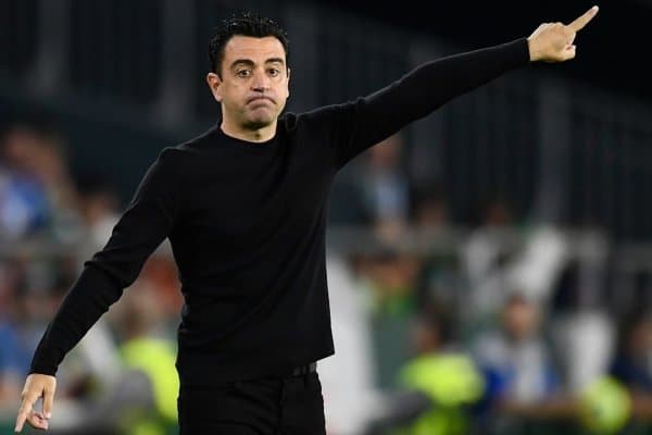 Хави: Сен “Барса”дан кетмасанг бўлмайди!