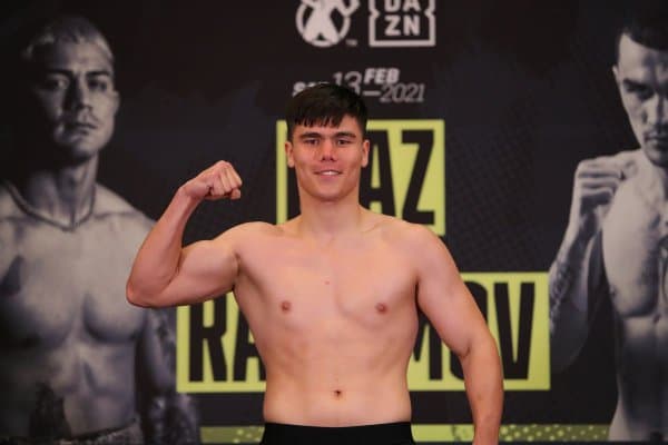 Бектемир Мелиқўзиев навбатдаги жангига тайёргарлик учун Америка Қўшма Штатларига жўнаб кетди (фото) 