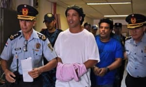 Сеҳргар-гедонист: Роналдиньонинг барча даврларнинг энг истеъдодли футболчиси бўлишдан жиноячиликкача бўлган йўли. У ҳозир Парагвайдаги қамоқда.