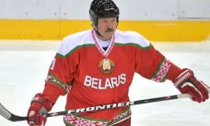 Беларусь Президенти хоккей ўйнайди (фото)