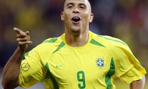 Роналдо тан берган ягона футболчи ким?