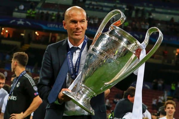 Зидан катта лавозим бўшашини кутяпти