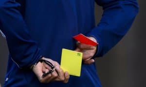 Футболчи дебют баҳсининг учинчи дақиқасидаёқ майдондан четлатилди