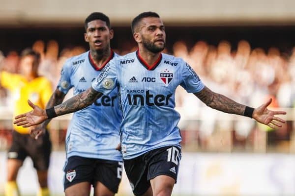 “Барса”да ўйнаган футболчи Бразилияда порламоқда