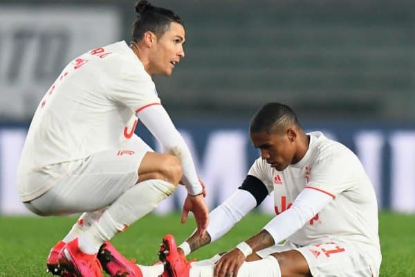 "Юве" футболчиси карантин вақтида ит билан бирга машғулот қилмоқда (Видео)