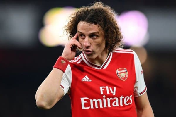 Бу футболми ёки бокс. Давид Луиз жамоадошини бир зарба билан нокаутга туширди