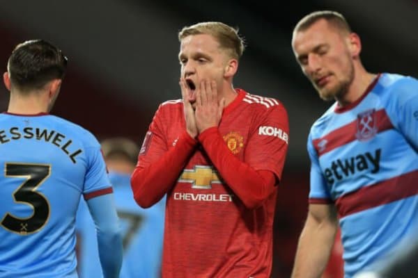 Аразлаган агент “Манчестер Юнайтед” ўйинчисини боши берк кўчага тиқиб қўйди