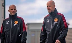 “Манчестер Юнайтед” бешта тилни биладиган мураббийни ишдан олиб ташлади