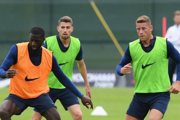 “Челси” 13 нафар футболчи кетганини эълон қилди