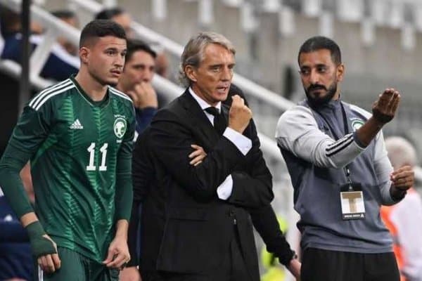 Саудиянинг уч футболчиси Роберто Манчини қўл остида ўйнашдан бош тортди