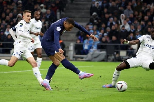 Мбаппе ўйиндан чиқди