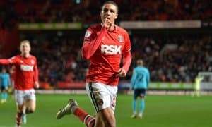 Англияда икки метрли гигант тўпурар пайдо бўлди