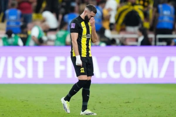 Шайхлар Бенземанинг йўлини тўсяпти