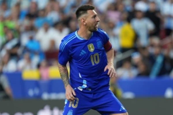 Месси Аргентинанинг энг расво ўйинчисини кимлигини айтди