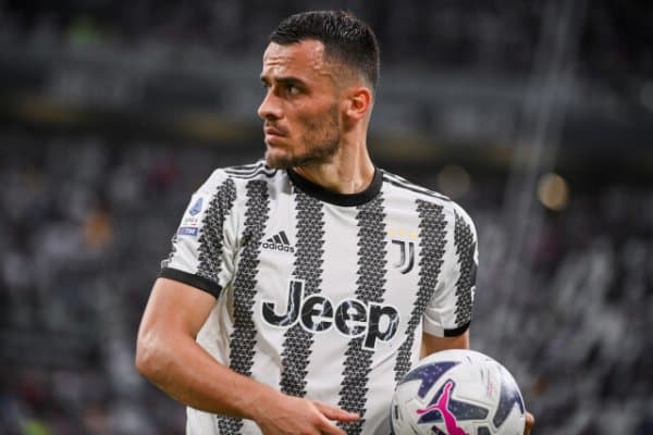 А Серияда нархи энг кўп тушган ўйинчи ким?