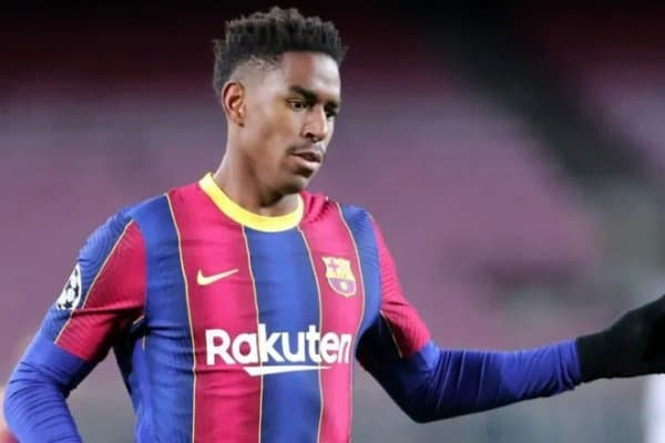 “Барселона”дан кетган футболчи жамоани танқид қилди