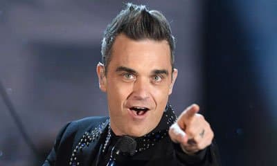 Машҳур қўшиқчи Робби Уильямс боксчи билан дуэт айтди...Фақат У Рой Жонс эмас