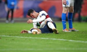 Тўртта гол ўтказган дарвозабон бир мушт билан Роналдунинг бурнини ёрди (фото)