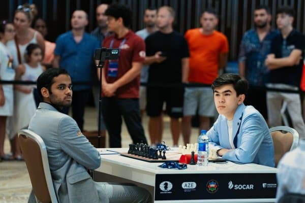 Шахмат. Жавоҳир Синдаров жаҳон кубогида Ҳиндистон вакилига қарши илк ўйинни ўтказди