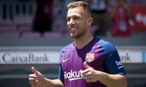 “Барса” футболчиси рус гўзали билан теннис ўйнади