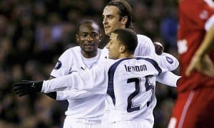 “Тоттенхэм”да ўйнаган 44 ёшли футболчи яна майдонга қайтди