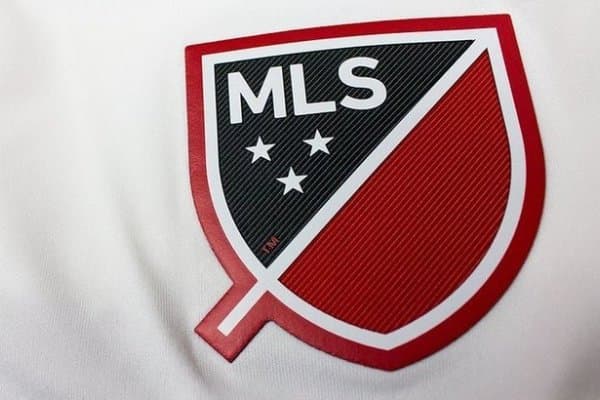 Иккита футболчи сабаб Орландодаги баҳс бекор қилинди