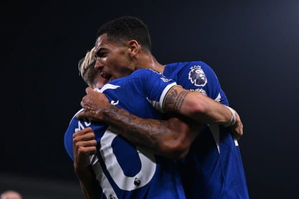 “Челси” бир ўйинчи учун тўрттасидан воз кечмоқда