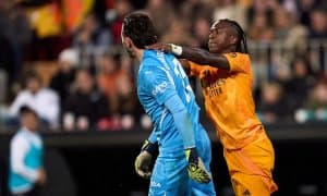 Расво қилдинг! Дарвозабонга ташланган Винисиус 12 та учрашувга дисквалификация қилиниши мумкин