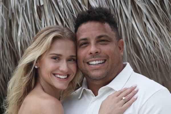 Роналдо ўзидан 14 ёш кичик қизга уйланди. Тўйга 400 киши келди (фото)