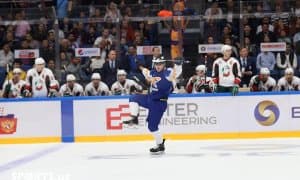 "Ҳумо" сафида иккита шайба киритган хоккейчи жамоани тарк этди