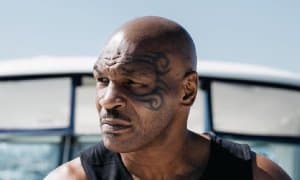 Майк Тайсон UFC жангчисини британиялик боксчи Фьюрига қарши жангга тайёрлайди