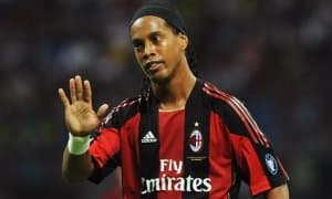 Роналдиньо калтак емаслик учун “пора” берган