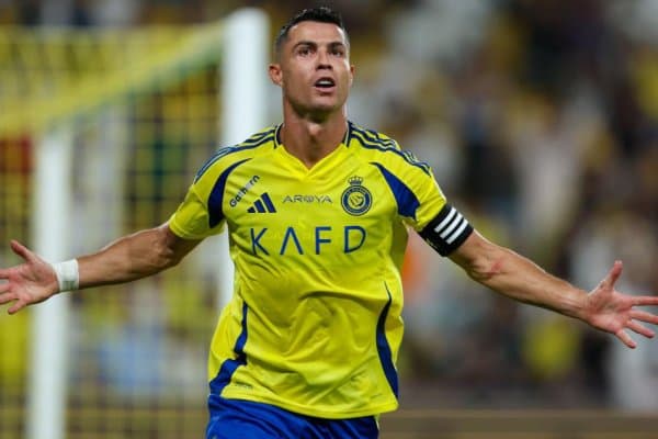 Роналду Осиёда туриб Европанинг нуфузли совринини олади