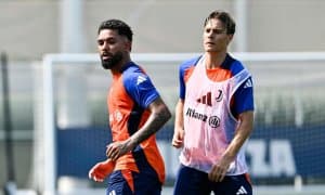 Суперклуб икки ўйинчисини Манчестер грандларига ўтказмоқчи