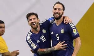 Игуаин ватанига қайтишга қўрқади