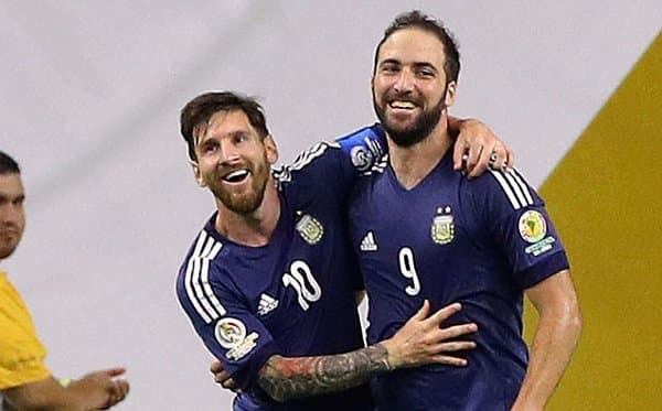 Игуаин ватанига қайтишга қўрқади