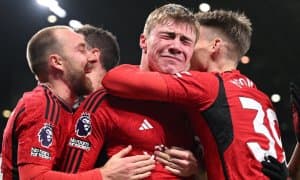 “Манчестер Юнайтед” етти нафар ўйинчидан воз кечади