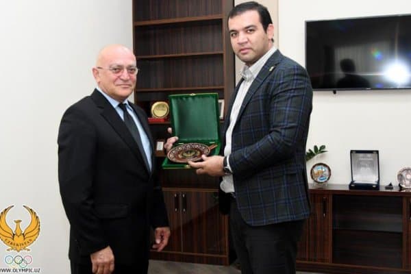 Жасур Матчанов МОҚда камондан отиш бўйича селекционер мураббий билан учрашув ўтказди