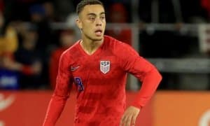 ПСЖ бу футболчи учун энг муҳим ўйинчисидан воз кечди