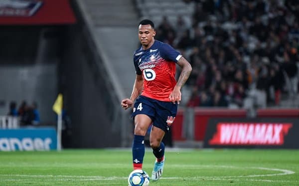 "Манчестер Юнайтед"га бразилиялик ҳимоячи келади