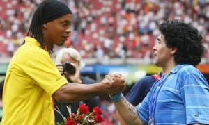 Марадона Роналдиньони катта футболга қайтармоқчи