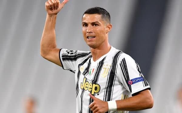 Қария Роналду яна тахтга қайтди