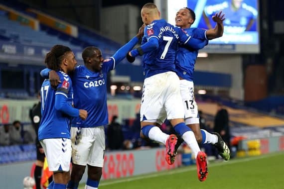 Мухлисларимиз бефарқ бўлмаган “Эвертон”да катта тозалаш бошланди