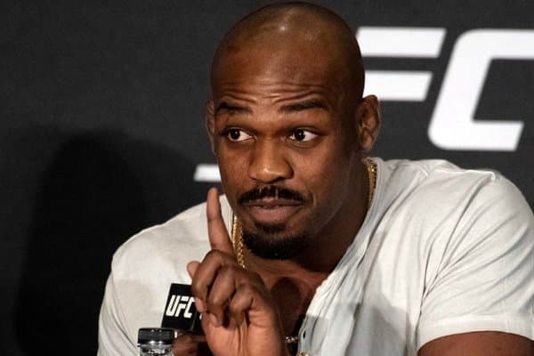 Жон Жонс Тони Фергюсонга ўзига ҳос жавоб берди