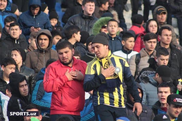 Ўқувчилар бугун "Пахтакор"нинг ғалабасига ишонишмоқда. Айримлар эса мажбурлигидан "шерлар"га мухлислик қиляпти (Фото)